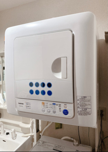 東芝TOSHIBA乾燥機 DE-60C 6kg 2016年製 スタンド付き 新品専用排水ジョイントセットあげます
