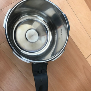 （お譲り先決まりました）圧力鍋　doshisha ニトリ　箱、取説ありの画像