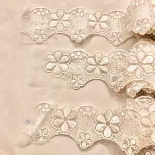 【ネット決済・配送】カネボウ　レース　オフホワイト　白　花柄　Kanebo lace カネボー　アンティーク　フレンチ　ニードルポイント　フリル　フリフリ　手芸　ハンドメイド　リボン　 Handmade white lace antique French needlepoint ribbon frillの画像