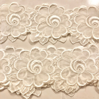 【ネット決済・配送】カネボウ　レース　オフホワイト　白　バラ　花柄　Kanebo lace カネボー　アンティーク　フレンチ　ニードルポイント　フリル　フリフリ　手芸　ハンドメイド　リボン　幅広 Handmade white lace antique French needlepoint ribbon frill の画像