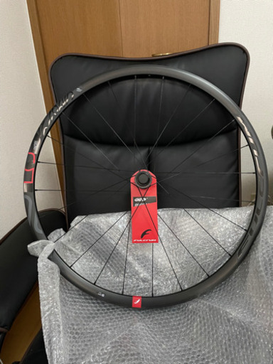 新品　引き取り限定　フルクラムレーシング5ディスク　チューブレスレディ