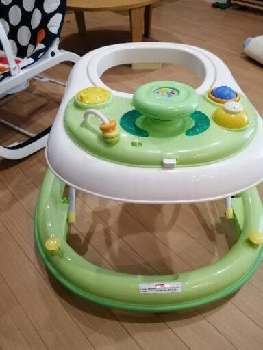 ベビー用品　歩行器