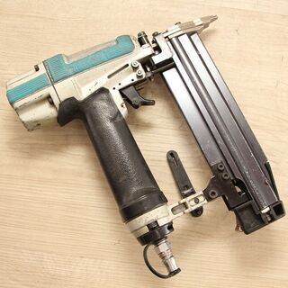 makita マキタ AF502 常圧タッカ 仕上釘打 フィニッシュネイラ 本体のみ (D4186kaxY)の画像