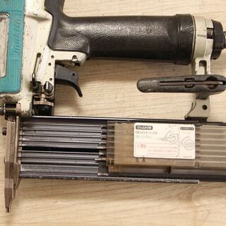 makita マキタ AF502 常圧タッカ 仕上釘打 フィニッシュネイラ 本体のみ (D4186kaxY)の画像