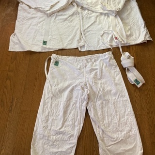 柔道　空手　道着と白帯の画像