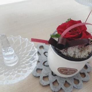 【お取引完了】小さな薔薇のプリザーブド🌹と💎硝子のリングホルダー