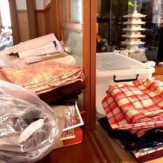 早い者勝ち！1万円で着物類お好きなだけ持って行ってください！