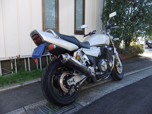 ヤマハ　XJR1200(平成9年式)　車検取れたて(令和5年7月まで)　社外マフラー　走行距離少な目　タイヤ前後バリ山　名義変更後引き渡しのみ