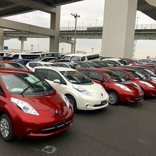 鶴見大黒ふ頭ヤード内で輸出用中古車をクリーニングするお仕事ですの画像