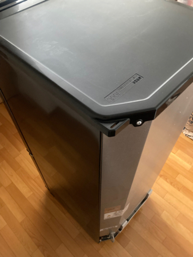 送料無料！美品 三菱 ミツビシ 146L 2ドア冷凍冷蔵庫 MR-P15D-B サファイアブラック 2019年製 右開き