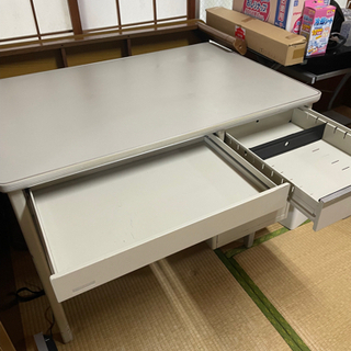 値下げ！！事務机　グレーの画像