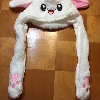 ウサギ帽子　肉球を押すと耳がぴょこぴょこ　SNSで大人気　2F-31 