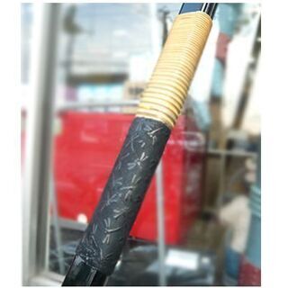札幌【弓道 弓 14kg グラスファイバー 桂シリーズ 四】七尺三寸 並寸 黒 握り革付き トンボ柄 蜻蛉柄 勝ち虫柄 和弓 弓具 本郷通店の画像