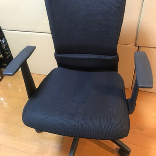 美品！キャスター付き　黒チェアー　高さ調整可能の画像