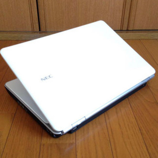 NEC ノートパソコンの画像