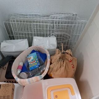 【半額以下】猫飼育用品一式★ケージ、トイレ、給水器、給餌器、キャリー、巣などの画像