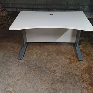 【配送可】ラウンドデスク ４台　中古品 8/3投稿