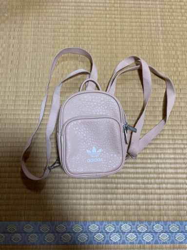 adidasのミニリュク
