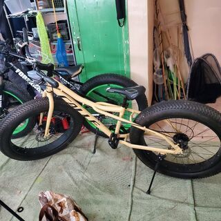 ファットバイク　ビーチクルーザー