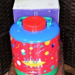 ポータブルクーラー 赤 レトロポップ ウォータージャグ 7.8L...