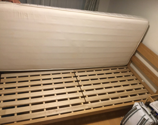 無印良品　オーク材シングルベット、マトレス付き