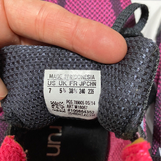 adidas ランニングシューズの画像