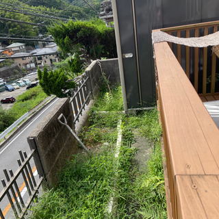 庭の草むしり − 長崎県