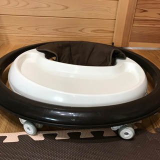 場所とらない　たためるベビー歩行器の画像
