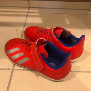 ストライダー(みたいな物)、三輪車、スパイク靴　3点セットの画像