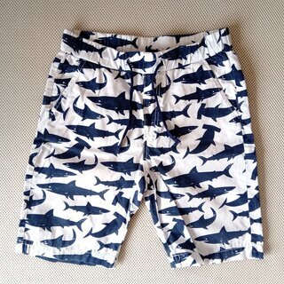 H＆M ショートパンツ　シャークプリント　ハーフパンツ　128cm