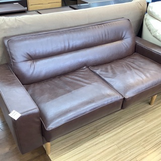 ブラウンの2人掛けソファーのご紹介！