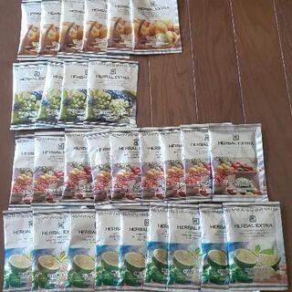 入浴剤いろいろ① HERBAL EXTRA 保湿 引き締め より...