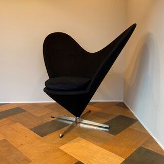 宇都宮でオシャレな家具を探すなら『オトワリバース！』ハートコーンチェア HEART CONE CHAIR リプロダクト ブラック USED家具 中古品①