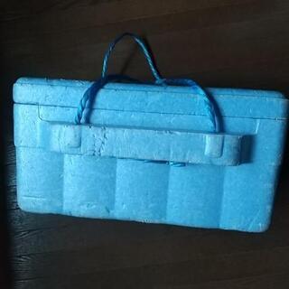 【お値下げ】コンパクトな発泡スチロールクーラーBOXの画像