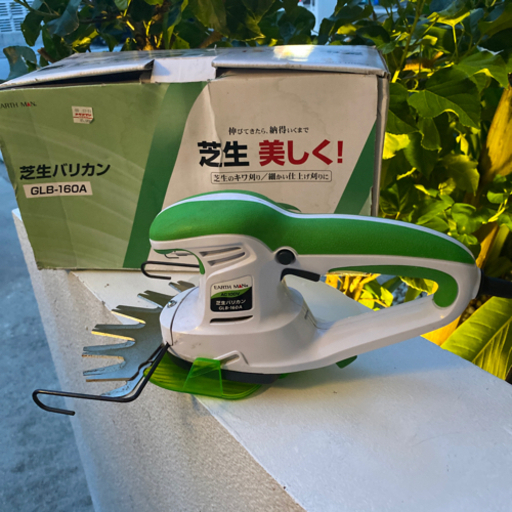 芝生バリカン　芝刈り機