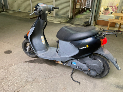 スズキ　レッツ　４　黒　オートバイ　バイク