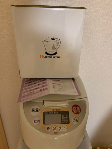 炊飯器、ケトル、カーテン2組　4点セット