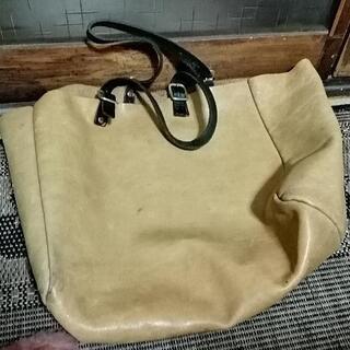 革製ショルダーバッグ💴⤵️