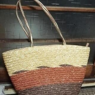 藤製品のバッグです。