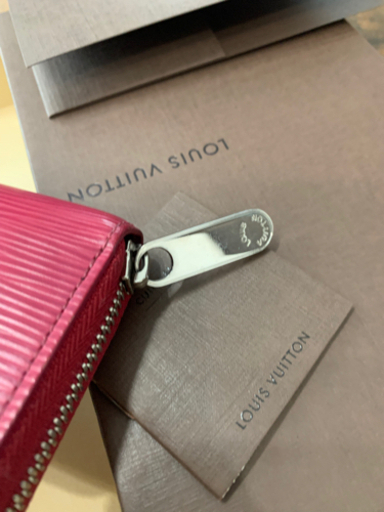 LOUIS VUITTON エピ　ジッピーウォレット　財布