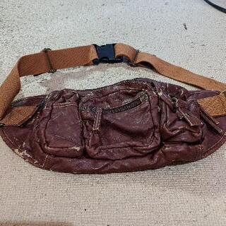 皮のウエストポーチ　新品