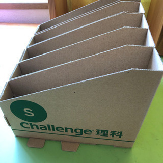 段ボール製ファイルスタンドの画像