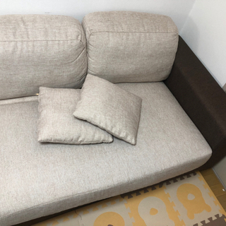 中古ソファー、オットマン、クッションの画像