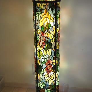 ステンドグラスのフロアスタンドランプあげます