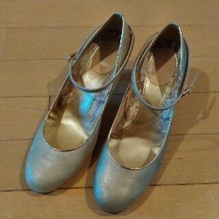 【新品】パンプス　本革25センチベージュ・ゴールド系