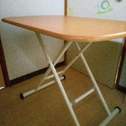 コンパクト折り畳みテーブル