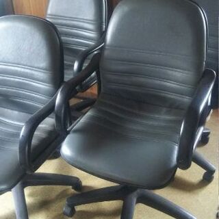 麻雀卓用チェア4脚    お話し合い中
