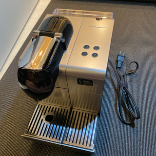 エスプレッソマシン Nespresso ラティシマプラス シルバー