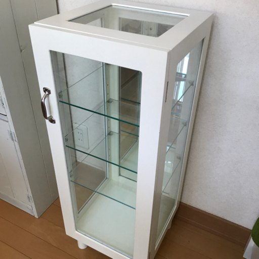 強化ガラス　コレクションキャビネット