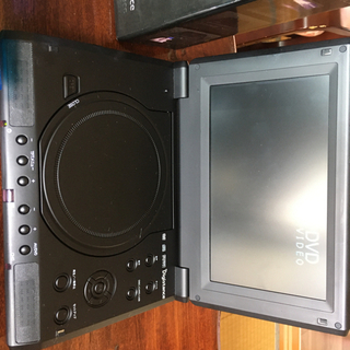8インチポータブルDVDプレイヤー
